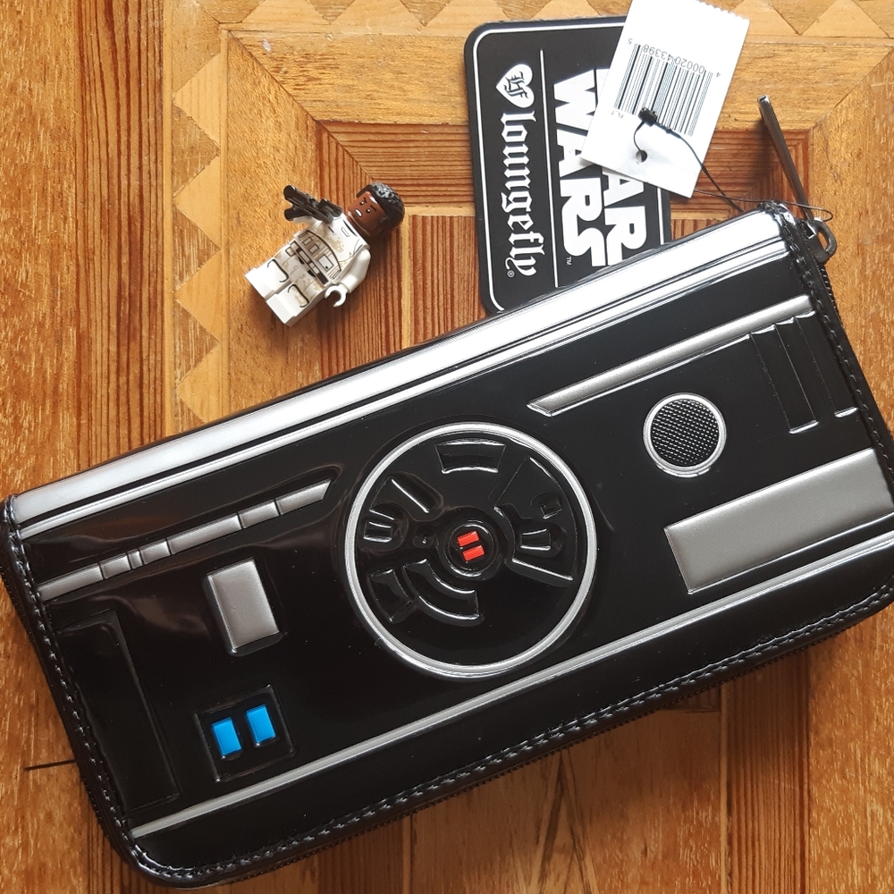 Loungefly Star Wars Wallet (NWT)